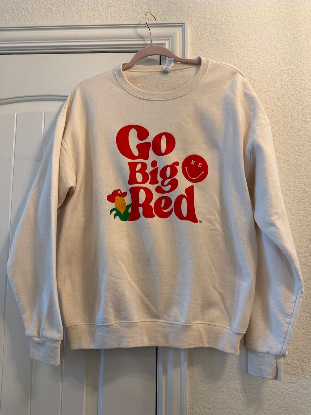 Cream "Go Big Red" Nebraska Huskers Graphic Sweatshirt, Sz L